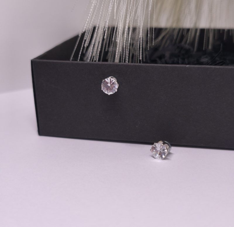 Magnetiniai auskarai "Blizgutis" Magnetiniai auskarai "Blizgutis"