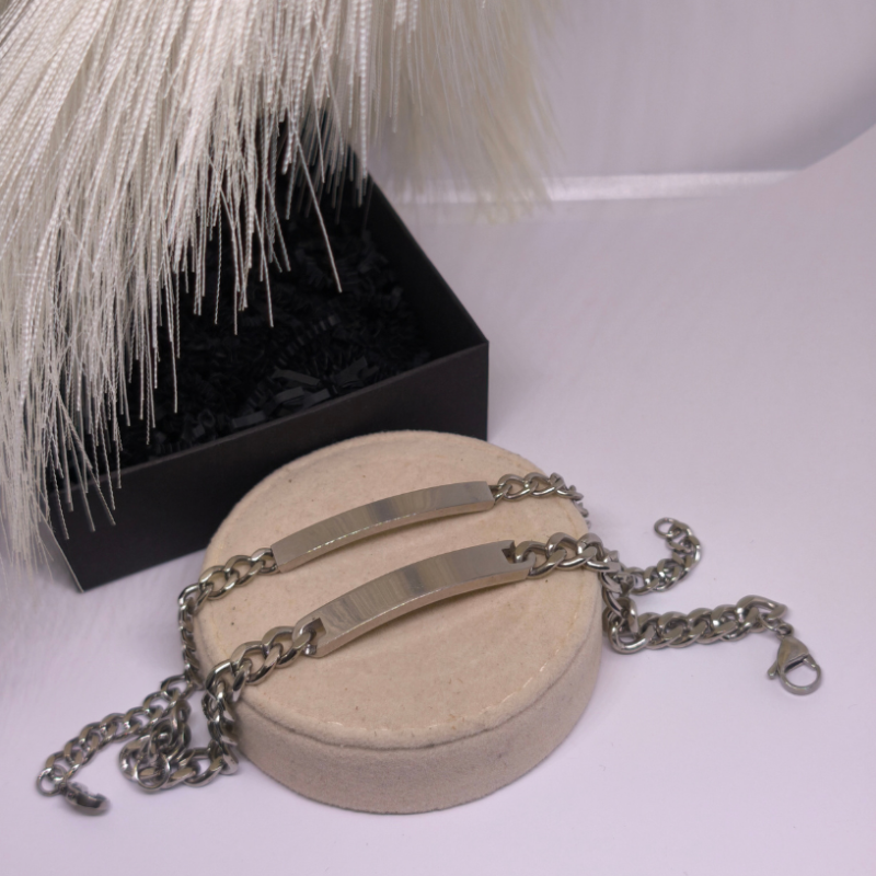 Graviruojamų apyrankių rinkinys „Vienas jausmas“ Graviruojamų apyrankių rinkinys „Vienas jausmas“