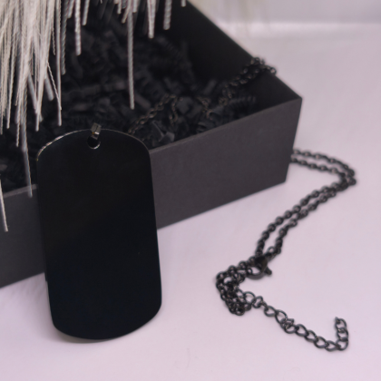 Graviruojamas kaklo papuošalas „Dark Steel“