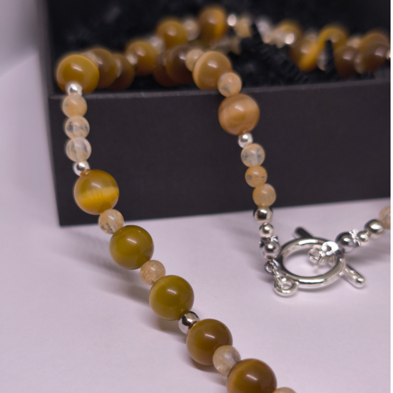 Rankų darbo kaklo papuošalas „Saulės spindesys“