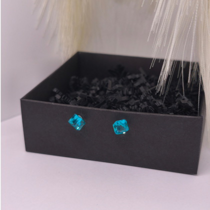 Magnetiniai auskarai „Akvamarino kubai“