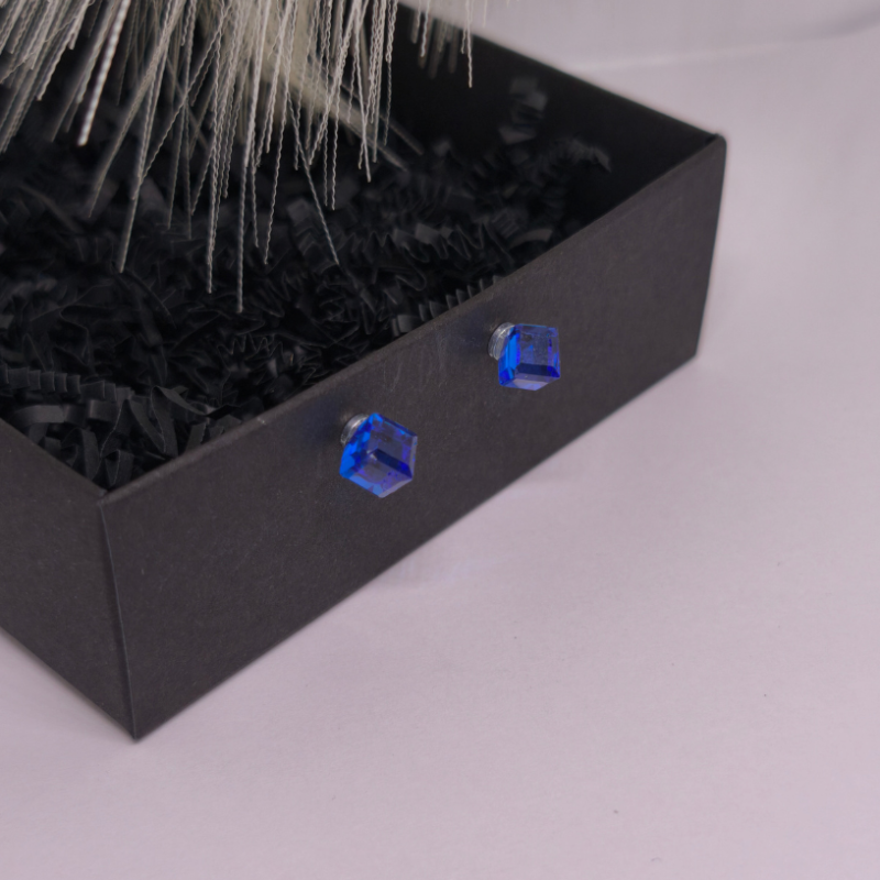 Magnetiniai auskarai „Karališkas safyras“