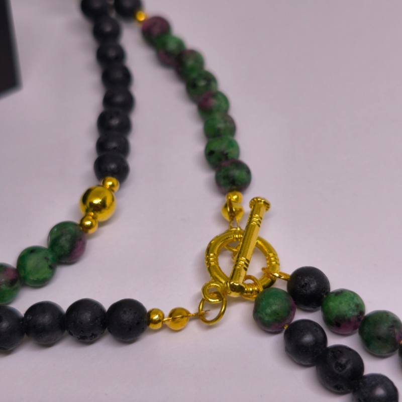 Rankų darbo vėrinys „Lavos ir rubino magija“