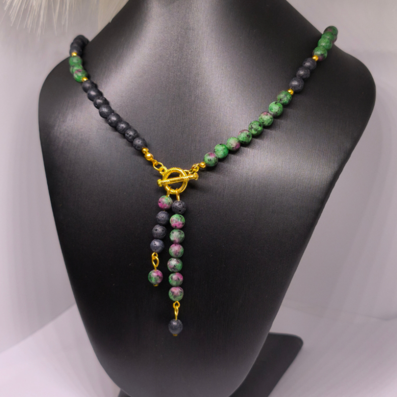 Rankų darbo vėrinys „Lavos ir rubino magija“