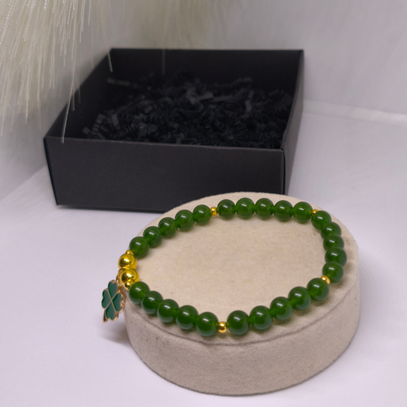 Rankų darbo apyrankė „Žaliasis dobilas“