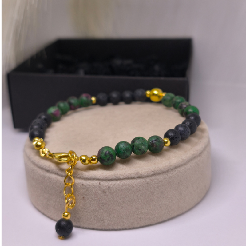 Rankų darbo apyrankė „Zoisito magija“