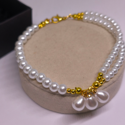 Rankų darbo apyrankė „Baltųjų perlų magija“