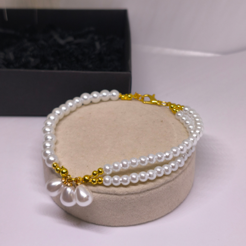 Rankų darbo apyrankė „Baltųjų perlų magija“