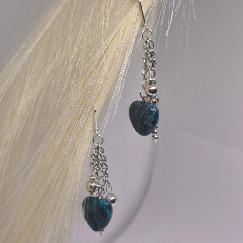 Rankų darbo auskarai „Meilės gelmė“