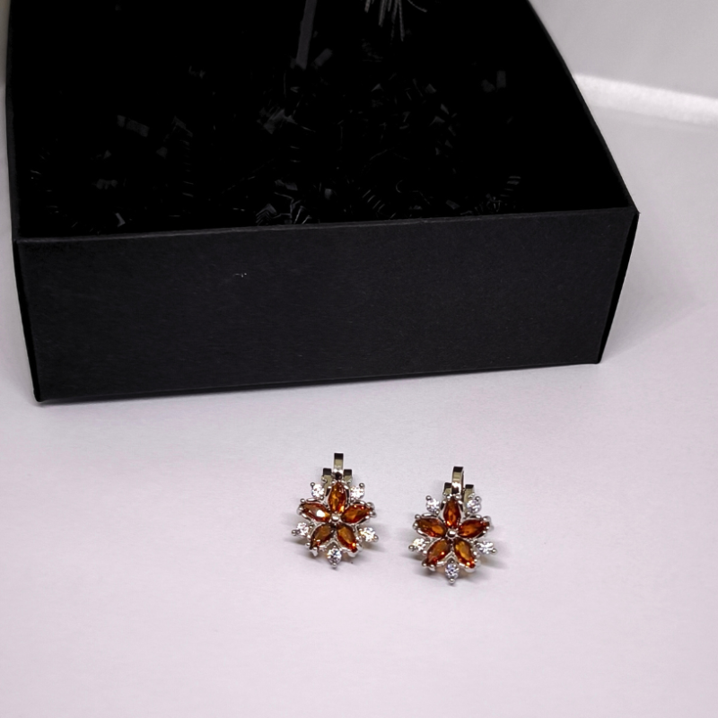 Auskarai - klipsai „Ugniniai žiedlapiai“