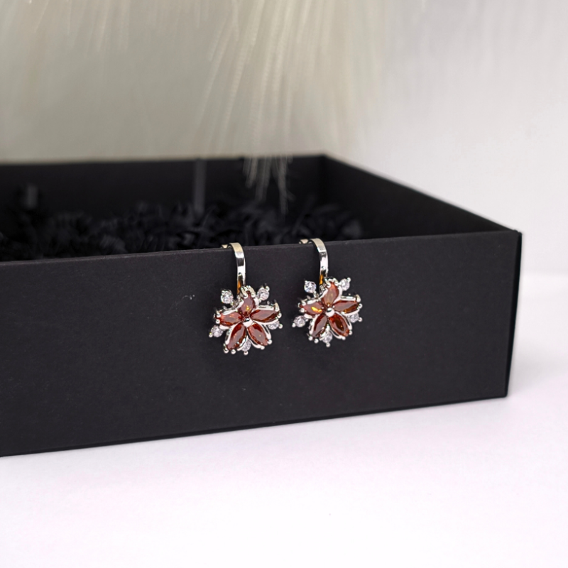 Auskarai - klipsai „Ugniniai žiedlapiai“