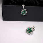 Auskarai – klipsai „Žalioji elegancija“ Auskarai – klipsai „Žalioji elegancija“