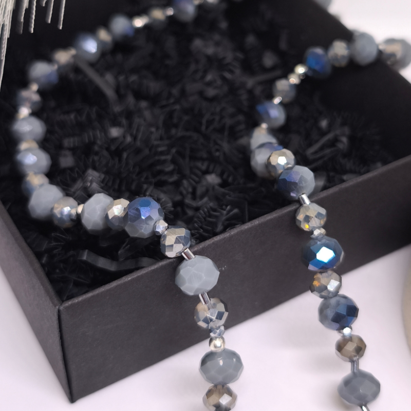 Rankų darbo papuošalų rinkinys ,,Nakties spindesys"