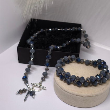 Rankų darbo papuošalų rinkinys ,,Nakties spindesys"