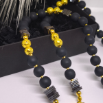 Rankų darbo kaklo papuošalas ,,Bitė" Rankų darbo kaklo papuošalas ,,Bitė"