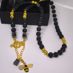 Rankų darbo kaklo papuošalas ,,Bitė" Rankų darbo kaklo papuošalas ,,Bitė"