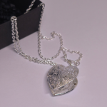 Medalionas „Sidabrinė širdis“