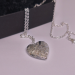 Medalionas „Sidabrinė širdis“