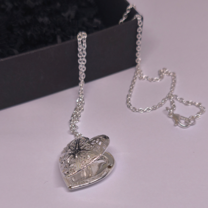 Medalionas „Sidabrinė širdis“