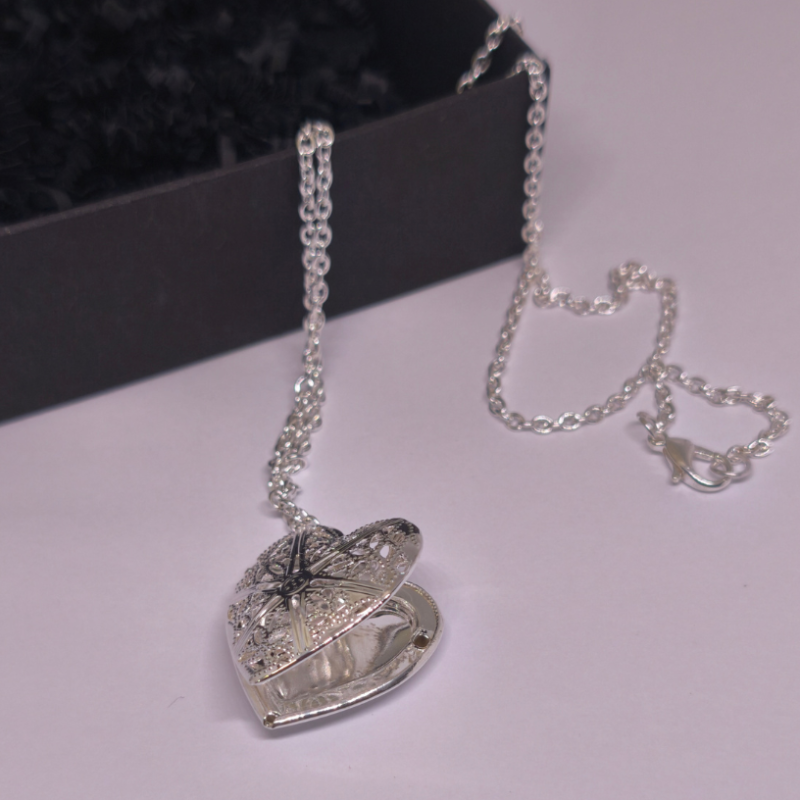 Medalionas „Sidabrinė širdis“