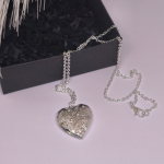 Medalionas „Sidabrinė širdis“