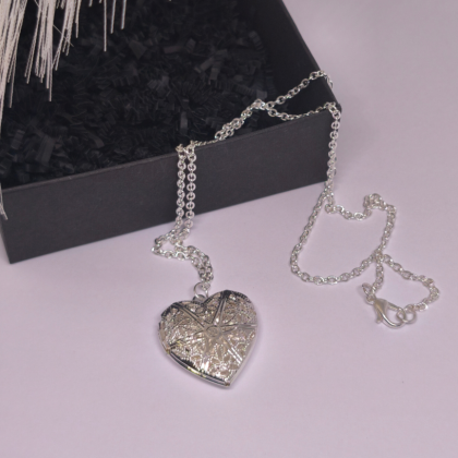 Medalionas „Sidabrinė širdis“