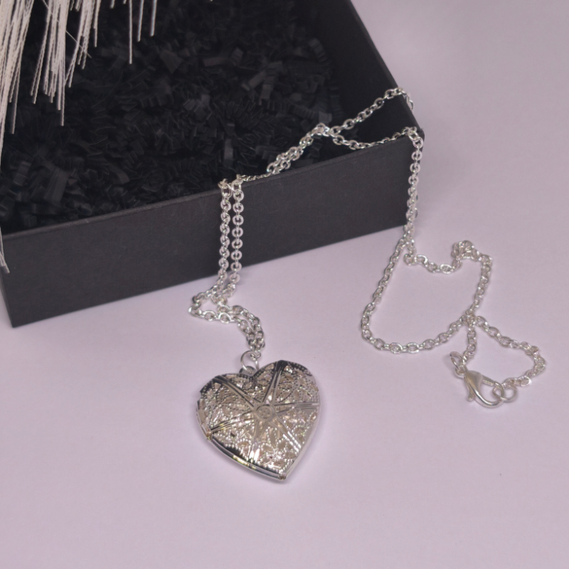 Medalionas „Sidabrinė širdis“