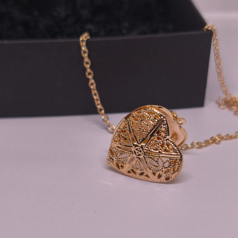 Medalionas „Auksinė širdis“