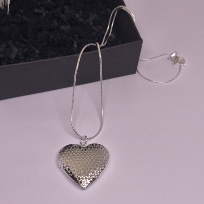 Medalionas „Tylus jausmas“