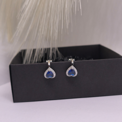 Auskarai – klipsai „Safyrinė širdis“